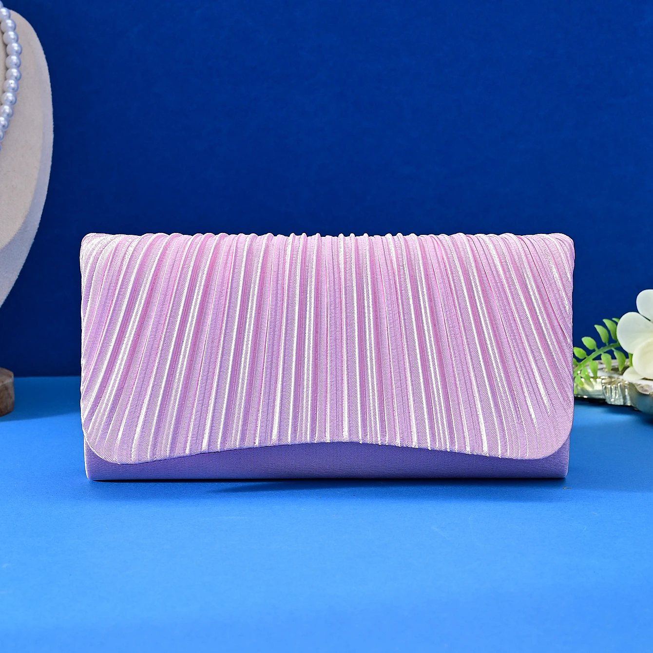 Satynowa torebka wieczorowa z łańcuszkiem - elegancka kopertówka 1496pink