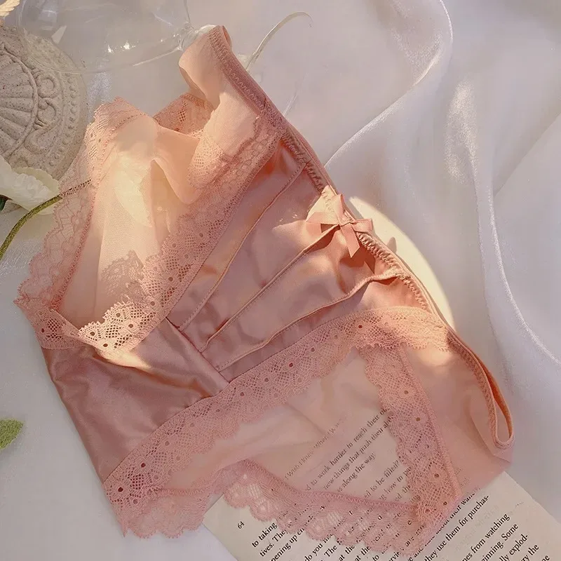 Satynowe figi damskie koronkowe z kokardką – vintage styl Różowy