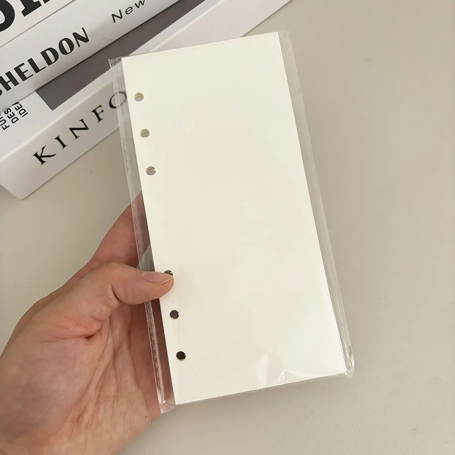 Segregator A6 z luźnymi kartkami i przegródkami do kolekcji Czarny