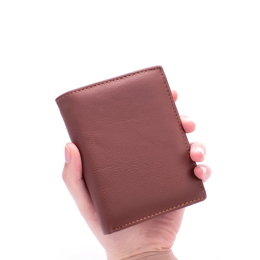 Skórzany męski portfel pionowy z ochroną RFID Khaki