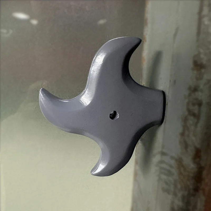 Śmieszne magnesy na lodówkę 3D – mini noże i topór Bordowy