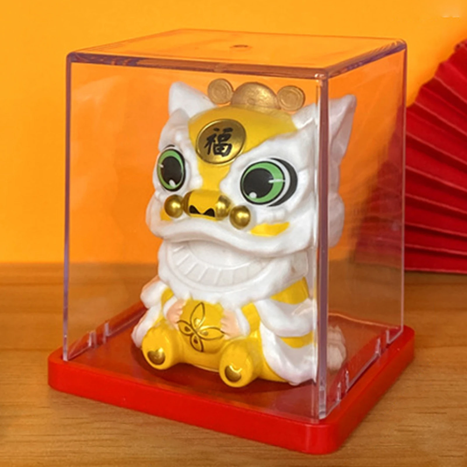 Solarny kot na szczęście Maneki Neko machający łapką Czerwony