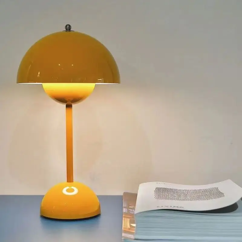 Spiralna lampa ścienna nad łóżko — nowoczesna dekoracja salonu i sypialni żółty