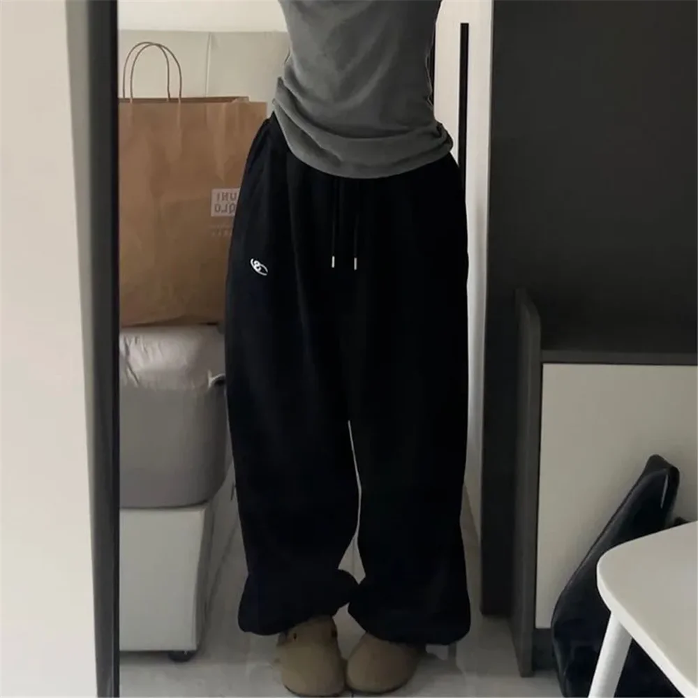 Spodnie dresowe oversize Harajuku z haftem Y2k Czarny