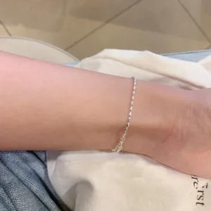 Srebrny naszyjnik choker 925 z drobnymi koralikami i łańcuszkiem do obojczyka Sl010