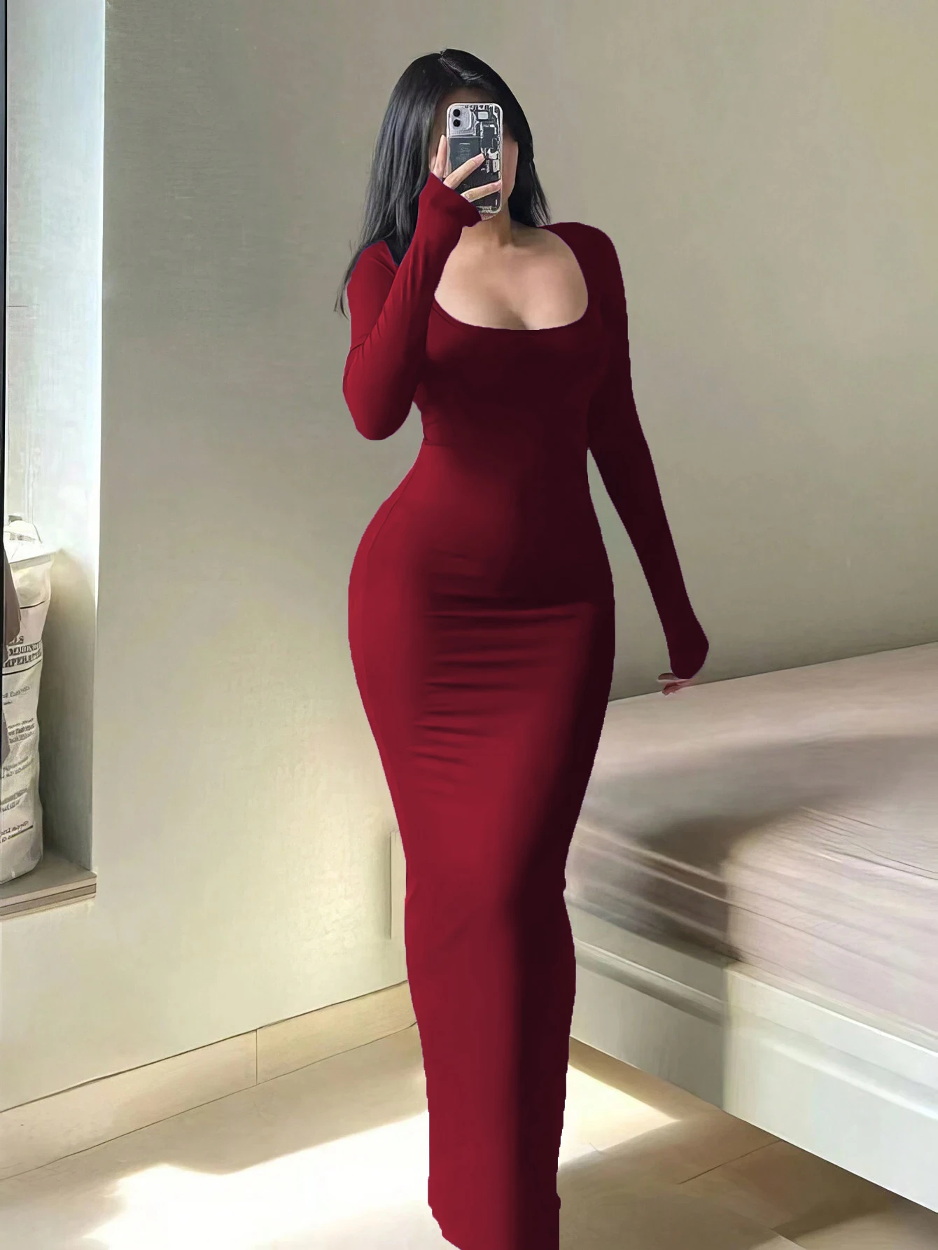 Damska sukienka bodycon z dlugim rekawem i dekoltem U Bordowy