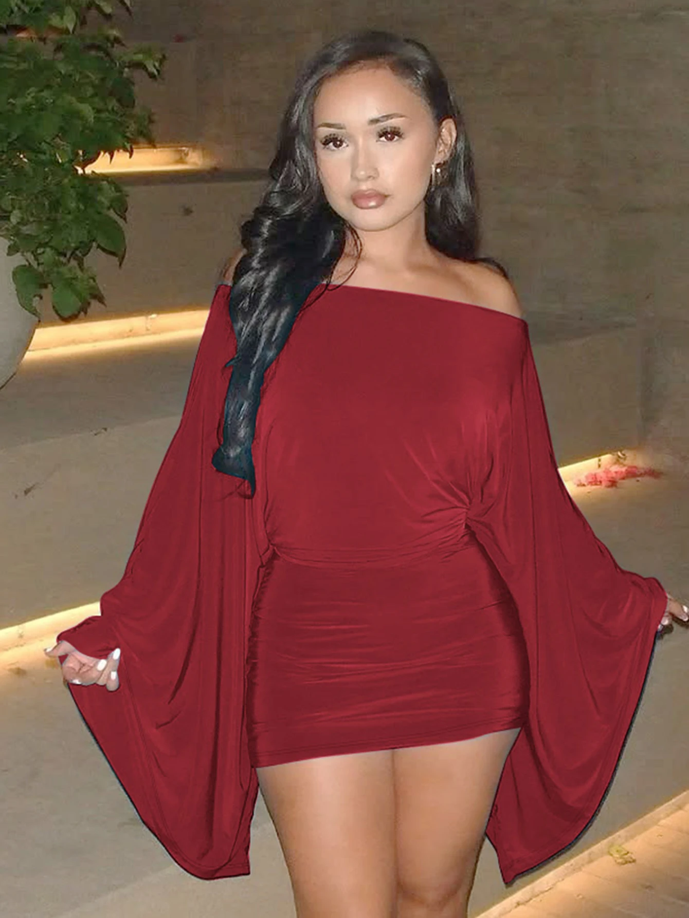 Sukienka mini bodycon z bufiastym rękawem - obcisła na imprezę Czerwony