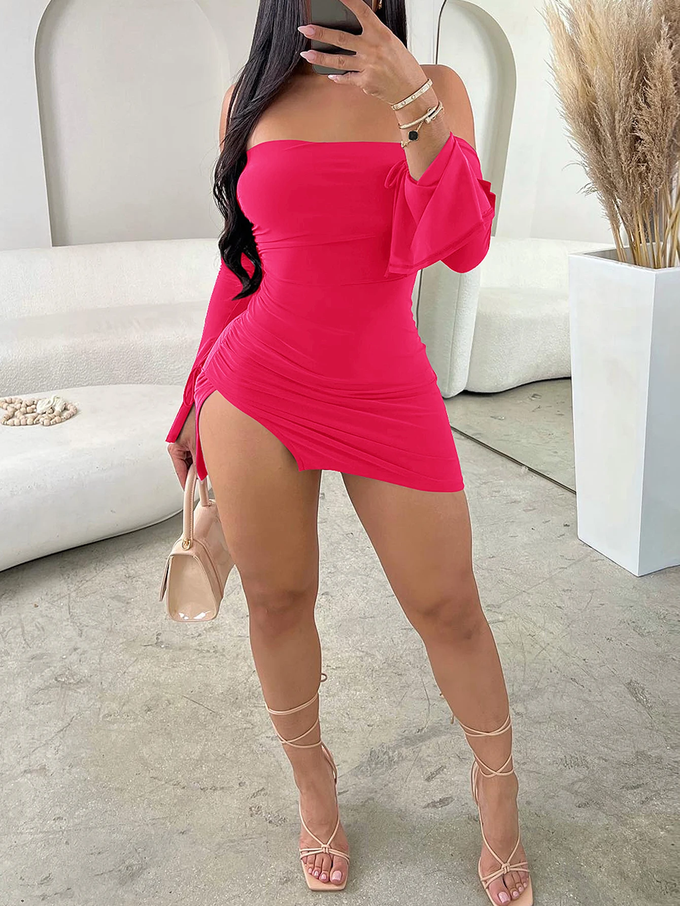 Sukienka mini bodycon z odkrytymi ramionami na imprezę Czerwony