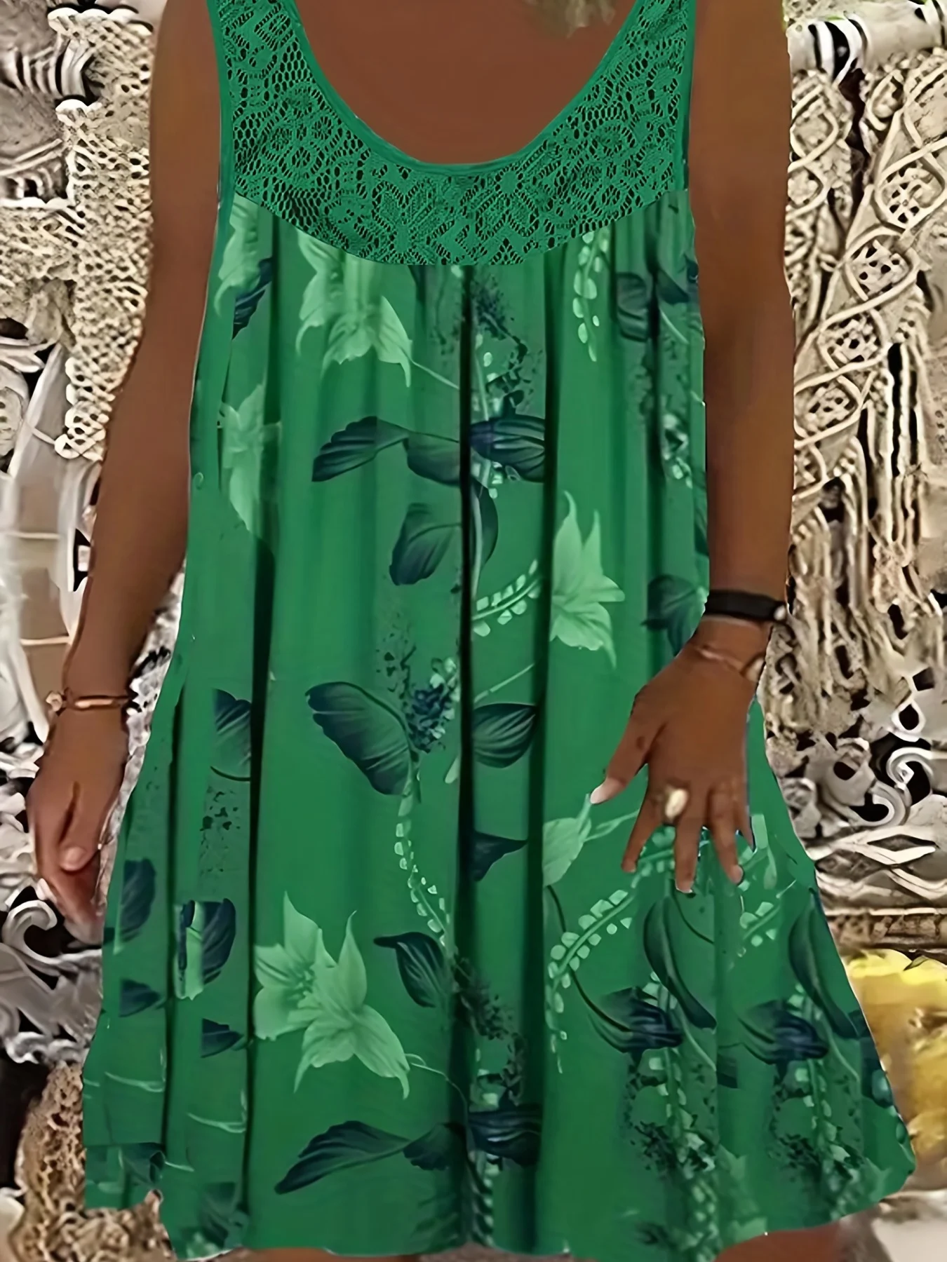 Sukienka plus size w kwiaty z koronkową lamówką Zielony