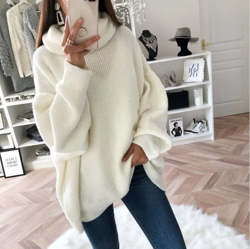 Sweter damski golf oversize z dzianiny Biały