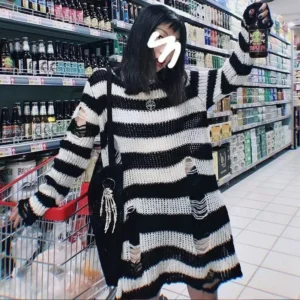 Sweter gotycki oversize w paski z dziurami estetyka Harajuku Biały