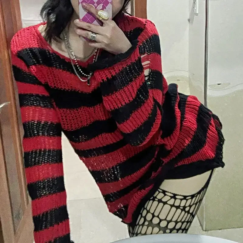 Sweter oversize w stylu gothic lolita z dziurami Czerwony