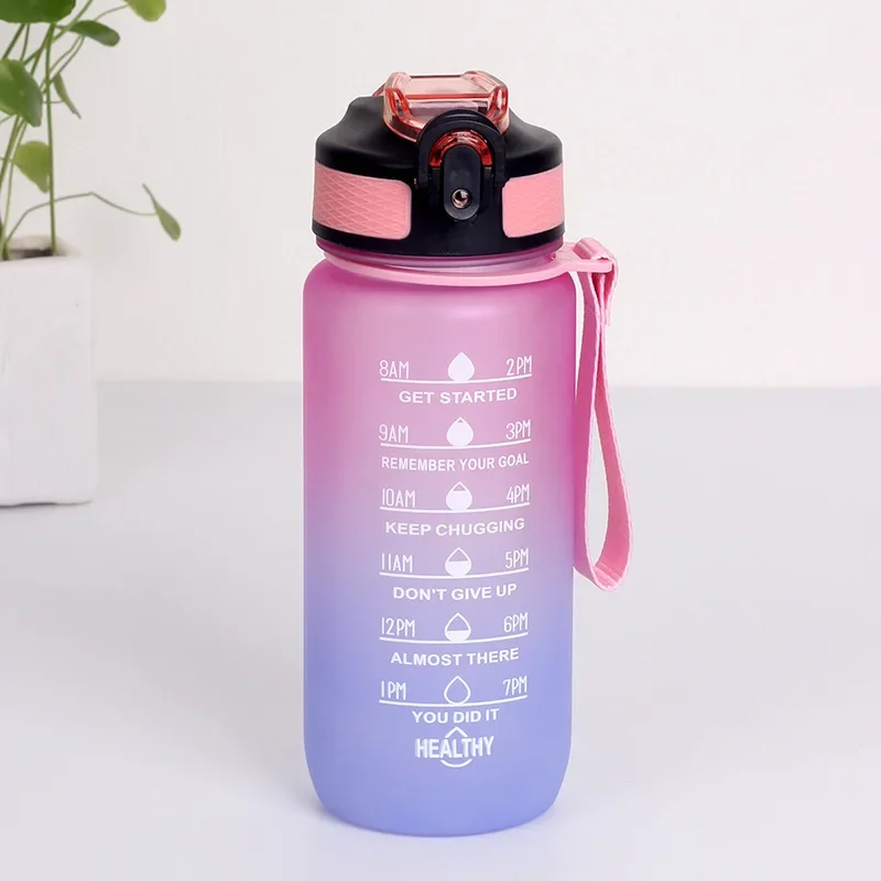 Szczelna butelka sportowa 600 ml ze znacznikiem czasu do fitnessu śliwka