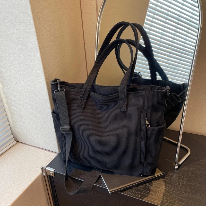 Sztruksowa torba shopper damska z paskiem crossbody Czarny