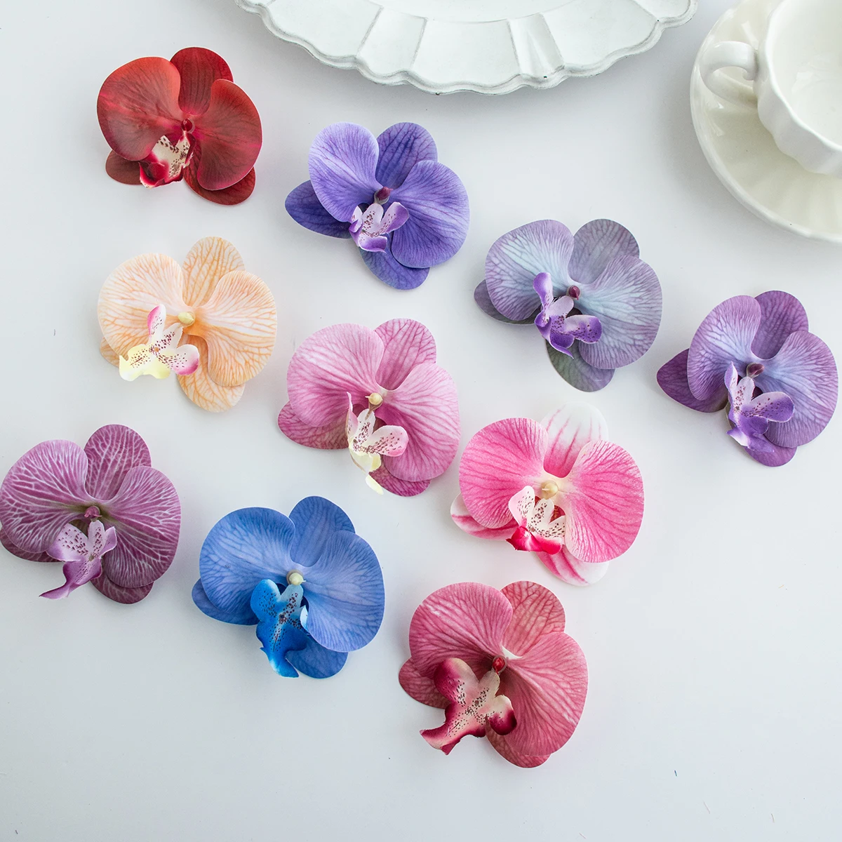 Sztuczna orchidea motylkowa — ozdoba do włosów i dekoracji Czerwony