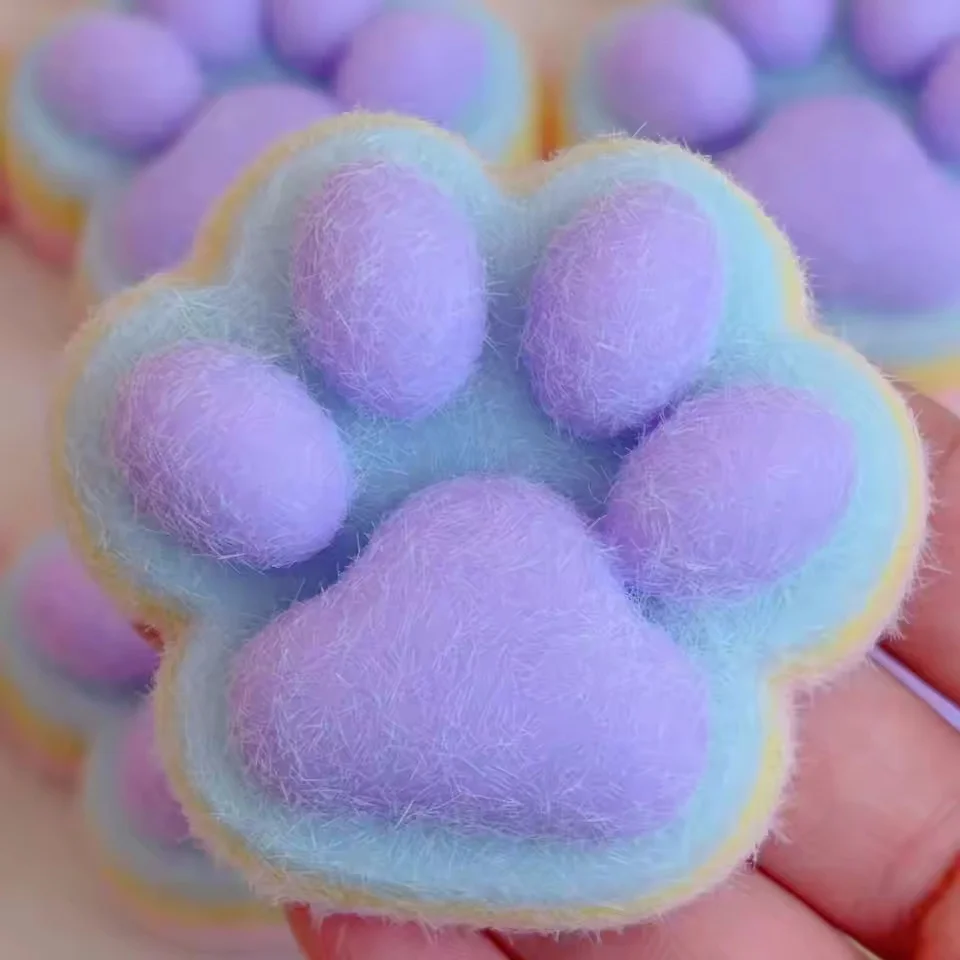 Tęczowa squishy kocia łapka - zabawka antystresowa Ciemnoniebieski