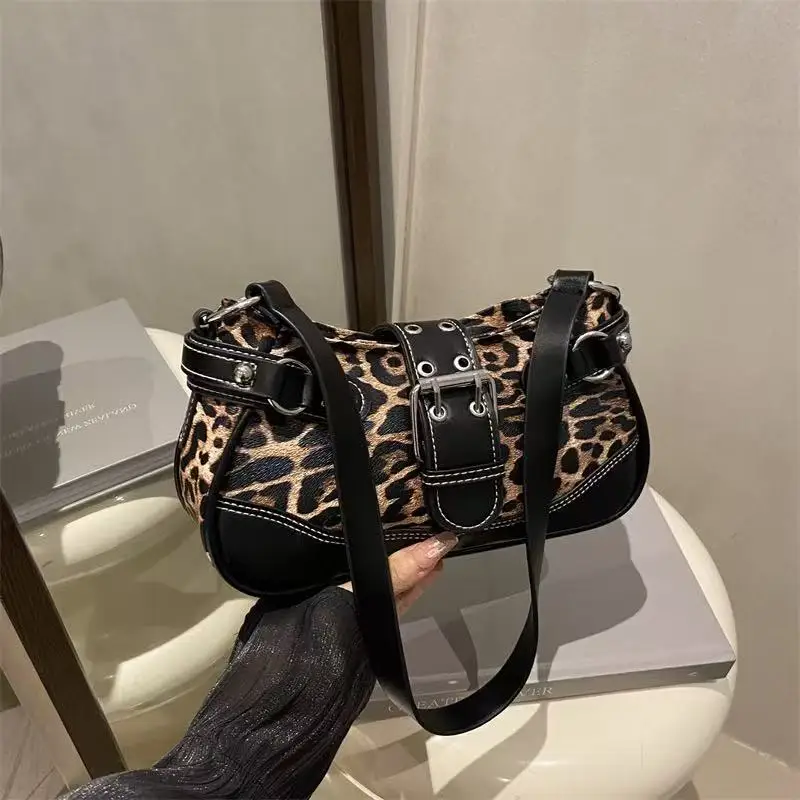 Torebka damska na ramię w kształcie półksiężyca Leopard print