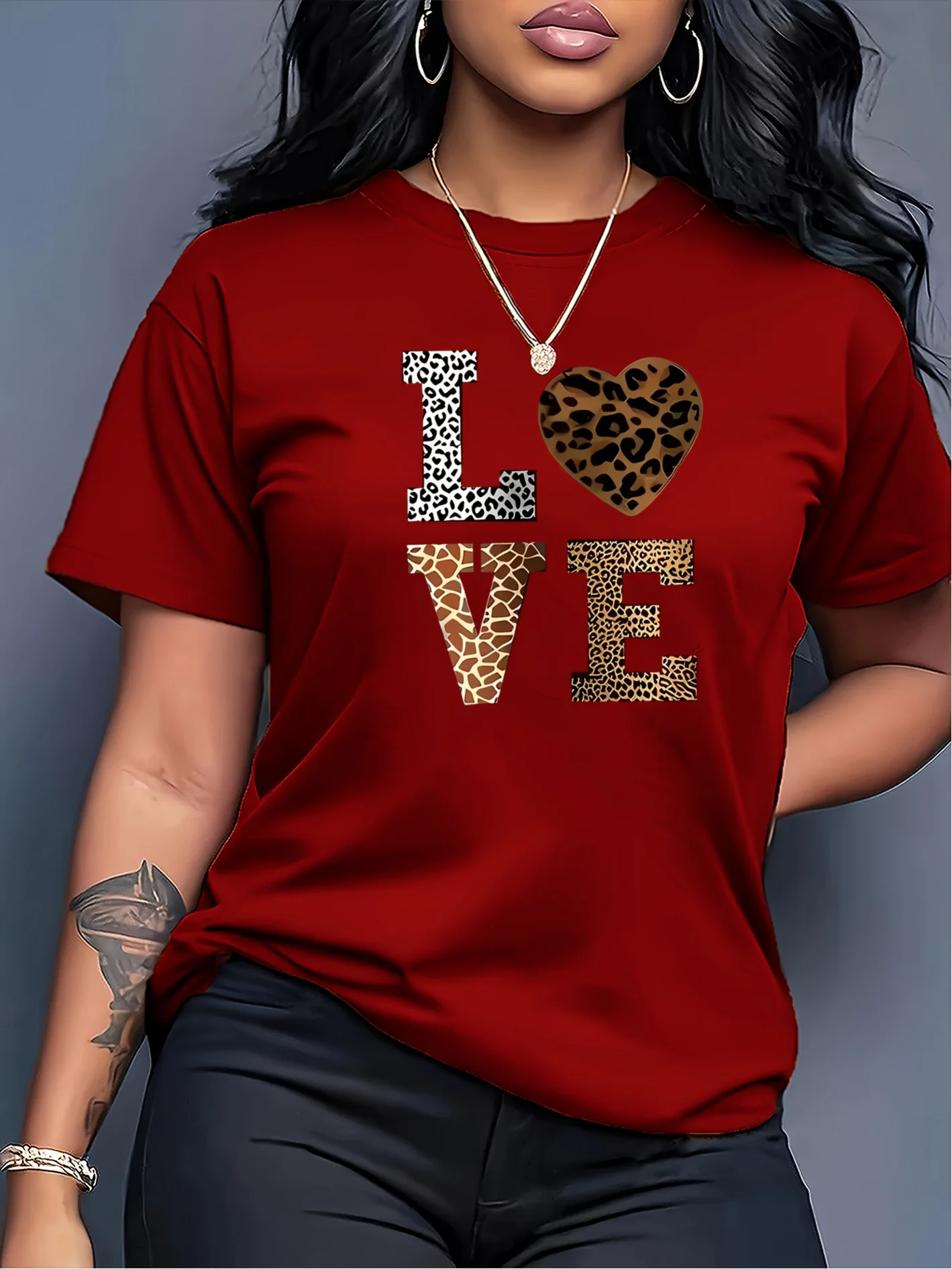 T-shirt damski z sercem i wzorem panterki Czerwony