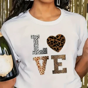 T-shirt damski z sercem i wzorem panterki Biały