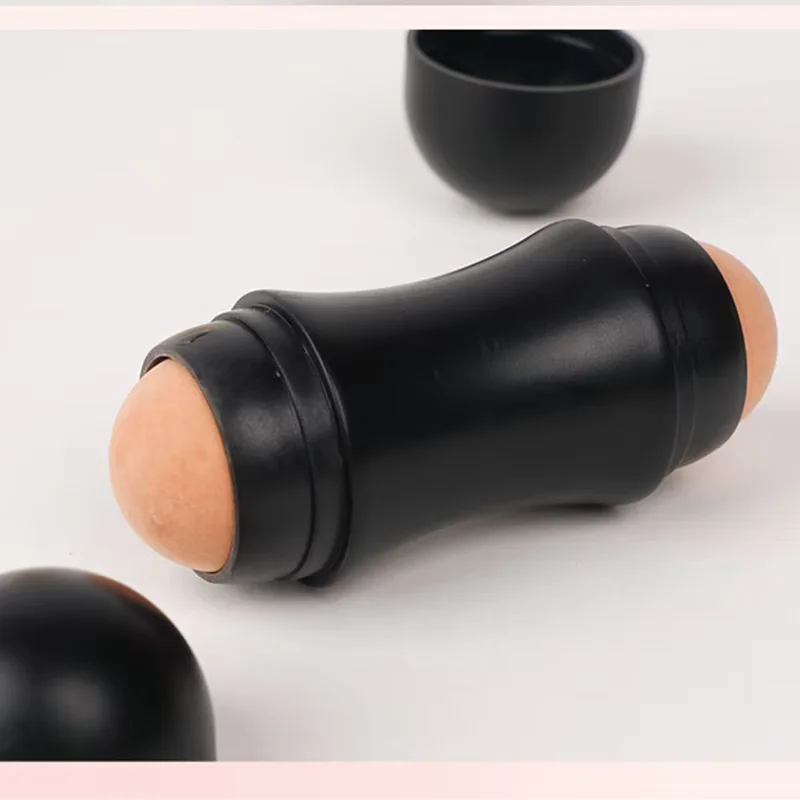 Wałeczek z kamienia wulkanicznego pochłaniający sebum Czarny