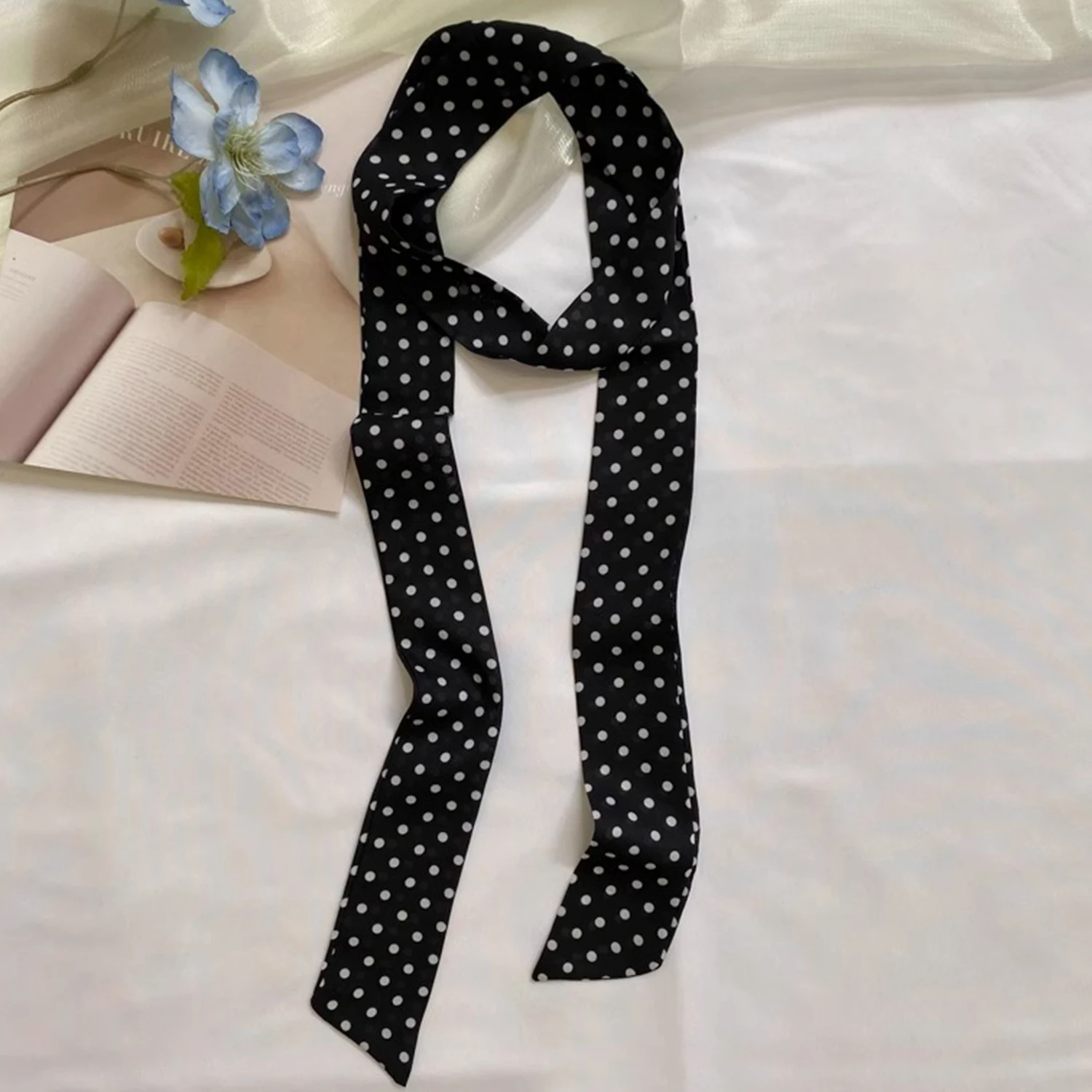 Wąska długa apaszka w kropki 150x4 cm - wstążka do torebki Czarny