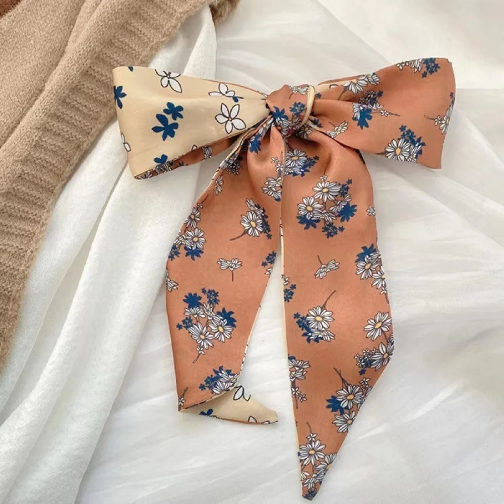Wąska jedwabista wstążka apaszka do włosów i torebki A