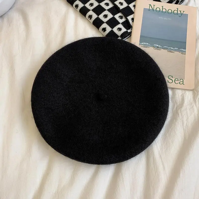 Wełniany beret damski w stylu retro - czapka malarza Czarny