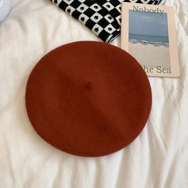 Wełniany beret damski w stylu retro – czapka malarza Caramel