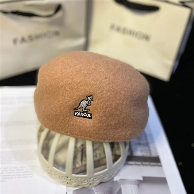Wełniany beret z haftem - elegancka czapka unisex na jesień Khaki