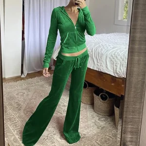 Welurowy dres damski - bluza z kapturem i spodnie Zielony
