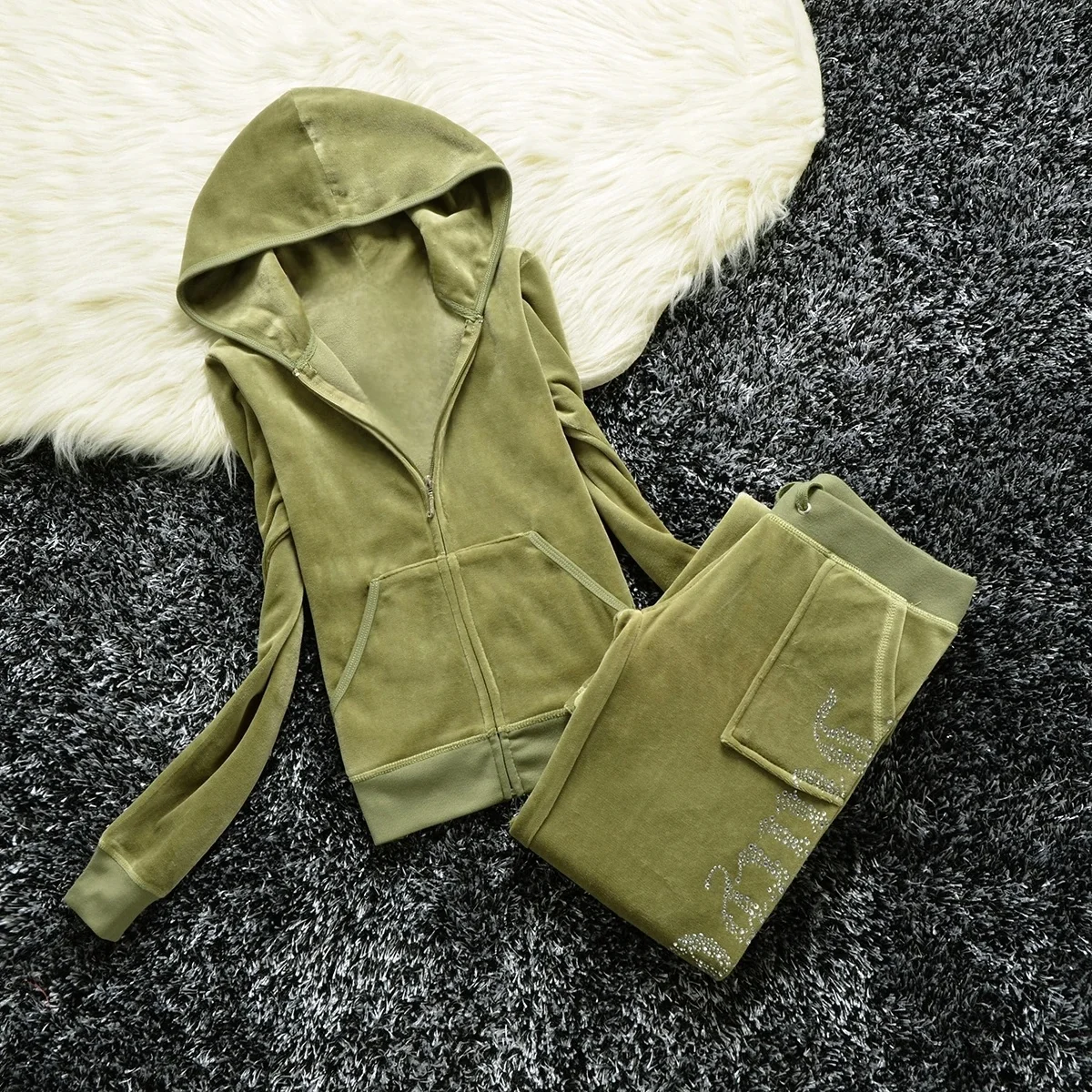 Welurowy dres damski z polarową podszewką - bluza z kapturem i spodnie Khaki