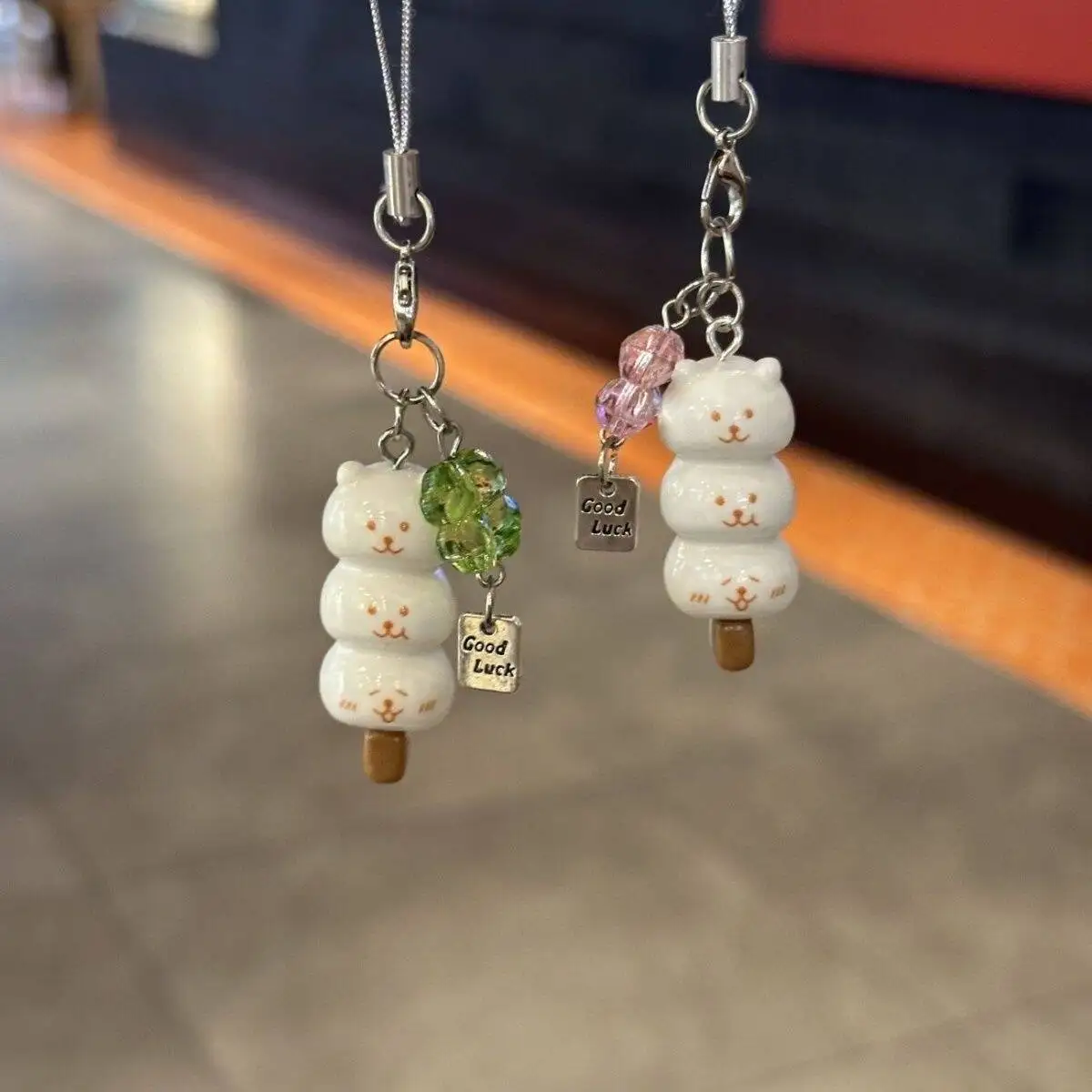 Zawieszka na telefon kot liść szczęścia kawaii 2pcs