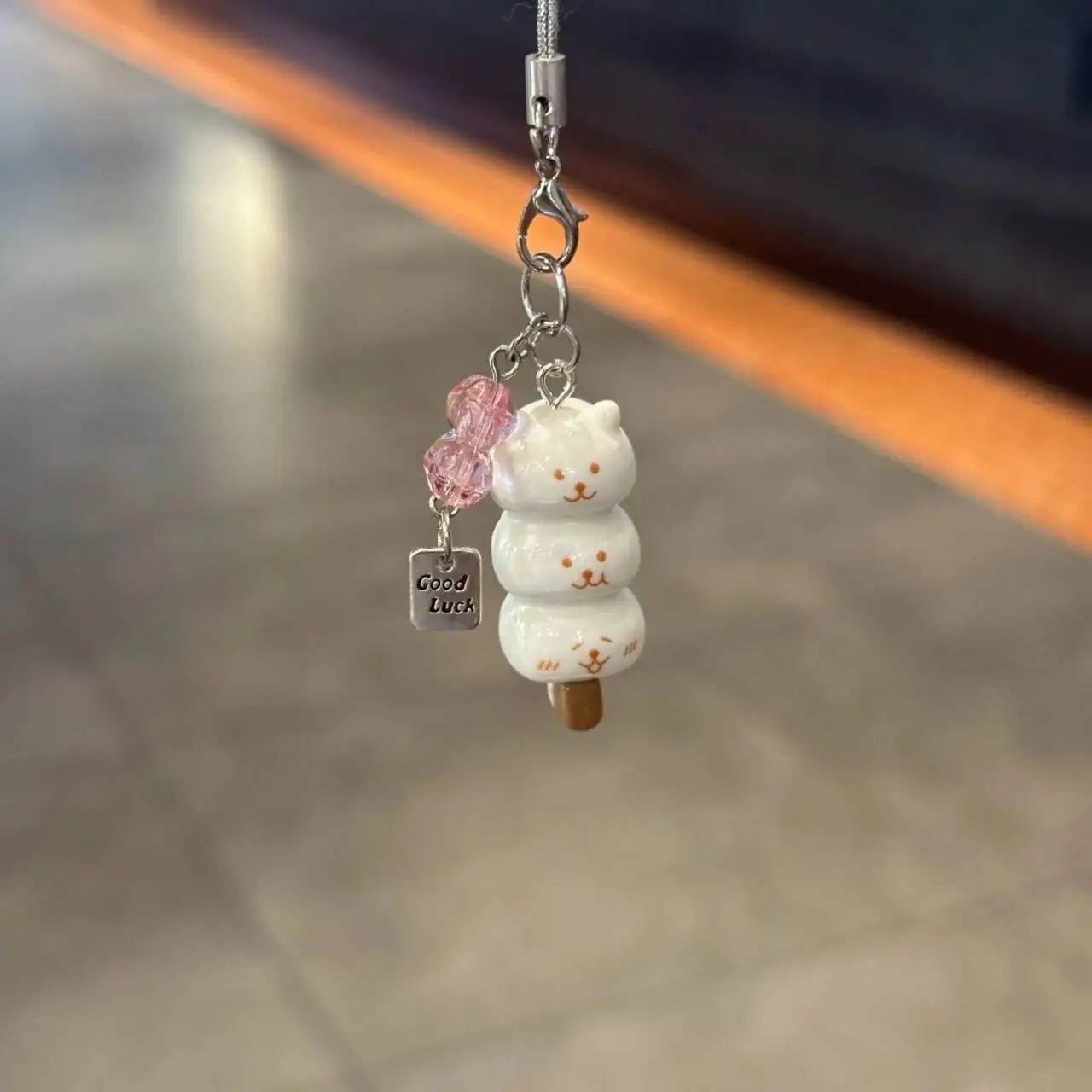 Zawieszka na telefon kot liść szczęścia kawaii Różowy